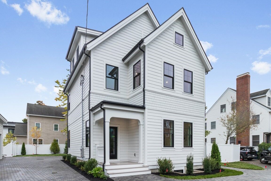 Property Photo:  10 Central Ave 10  MA 02460 