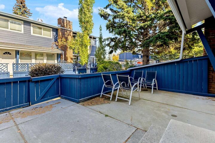 Property Photo:  5315 53 Avenue NW 11  AB T3A 2E7 