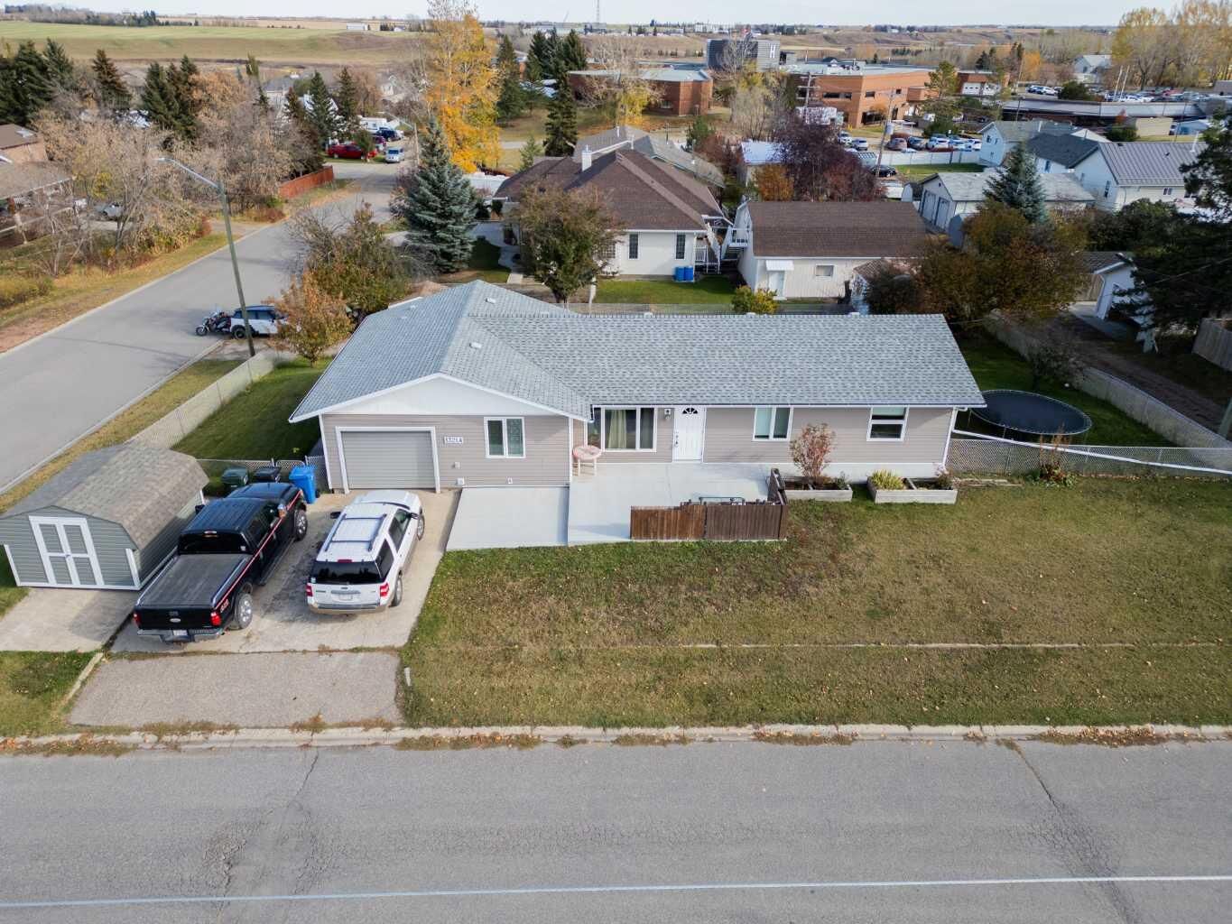 Property Photo: 1321 22 Avenue AB T0M 0W0