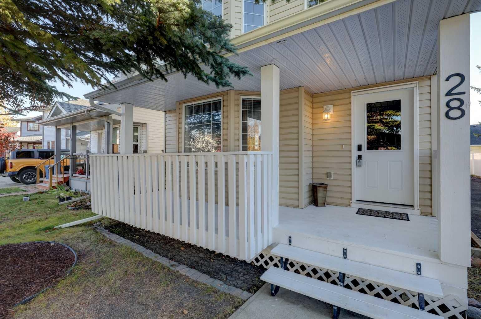Property Photo:  28 Woodside Circle NW  AB T4B 2H8 