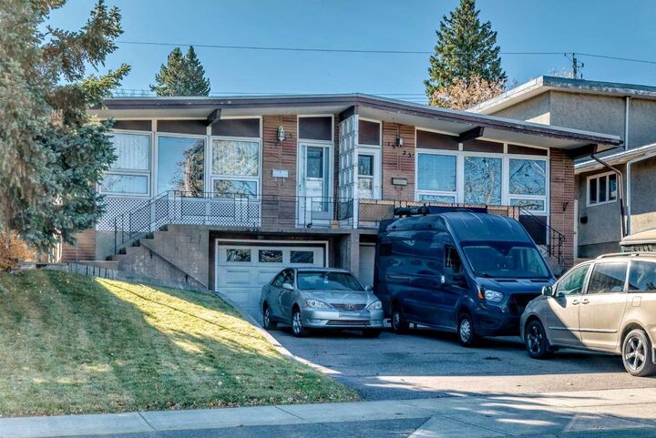 Property Photo:  1523 24 Avenue NW  AB T2M 1Y5 