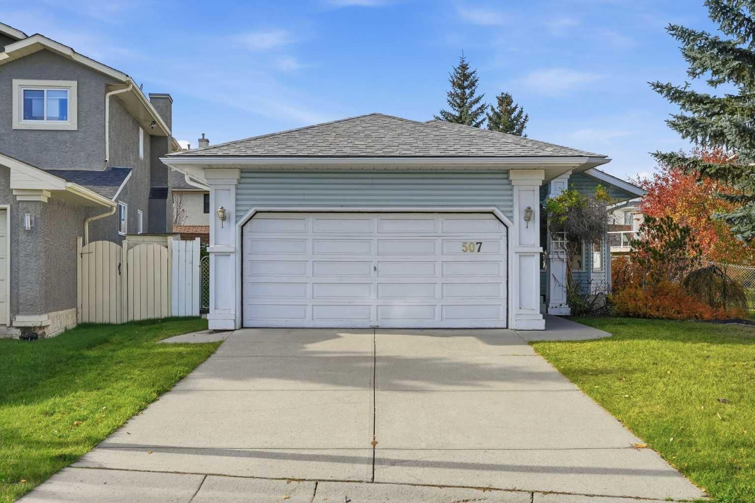 Property Photo:  507 Hidden Vale Place NW  AB T3A 5B7 