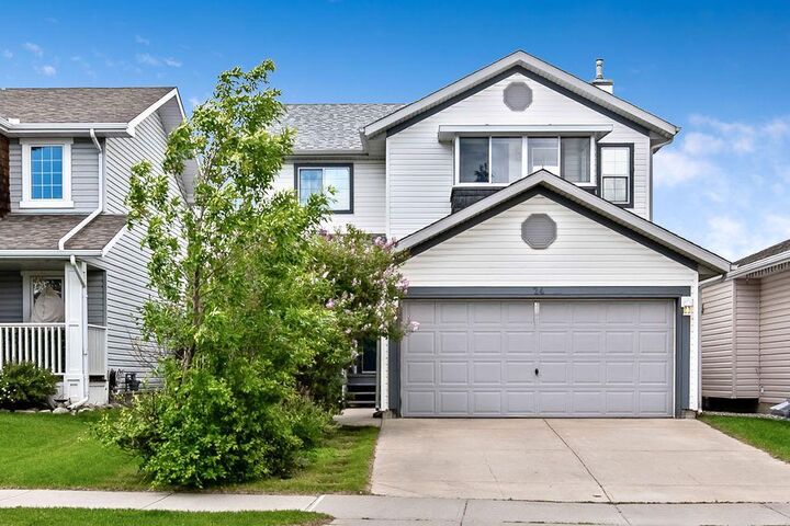 Property Photo:  24 Cimarron Meadows Road  AB T1S 1T1 