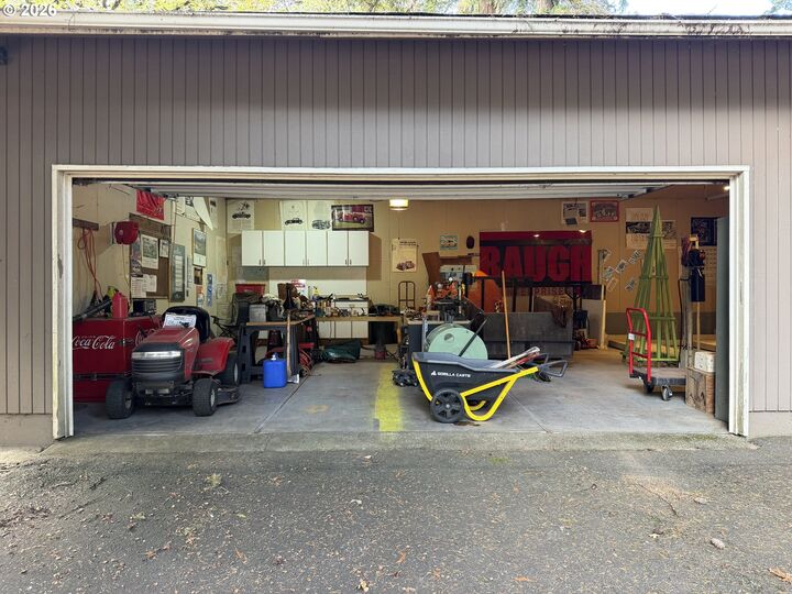 Property Photo:  15337 Quarry Rd  OR 97035 