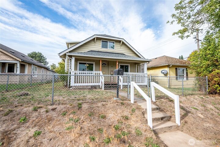 Property Photo: 293 17th Avenue WA 98632