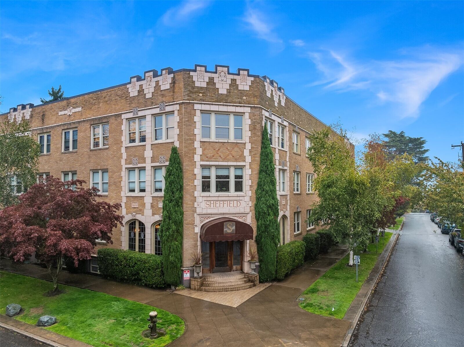 Property Photo:  200  17th Avenue E 204  WA 98112 