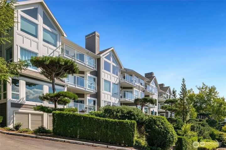 Property Photo:  5304  Lake Washington Boulevard NE H  WA 98033 