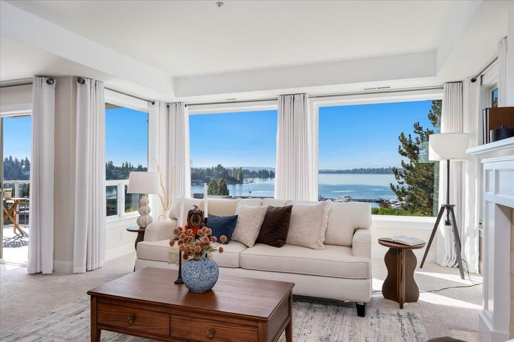 Property Photo:  5304  Lake Washington Boulevard NE H  WA 98033 