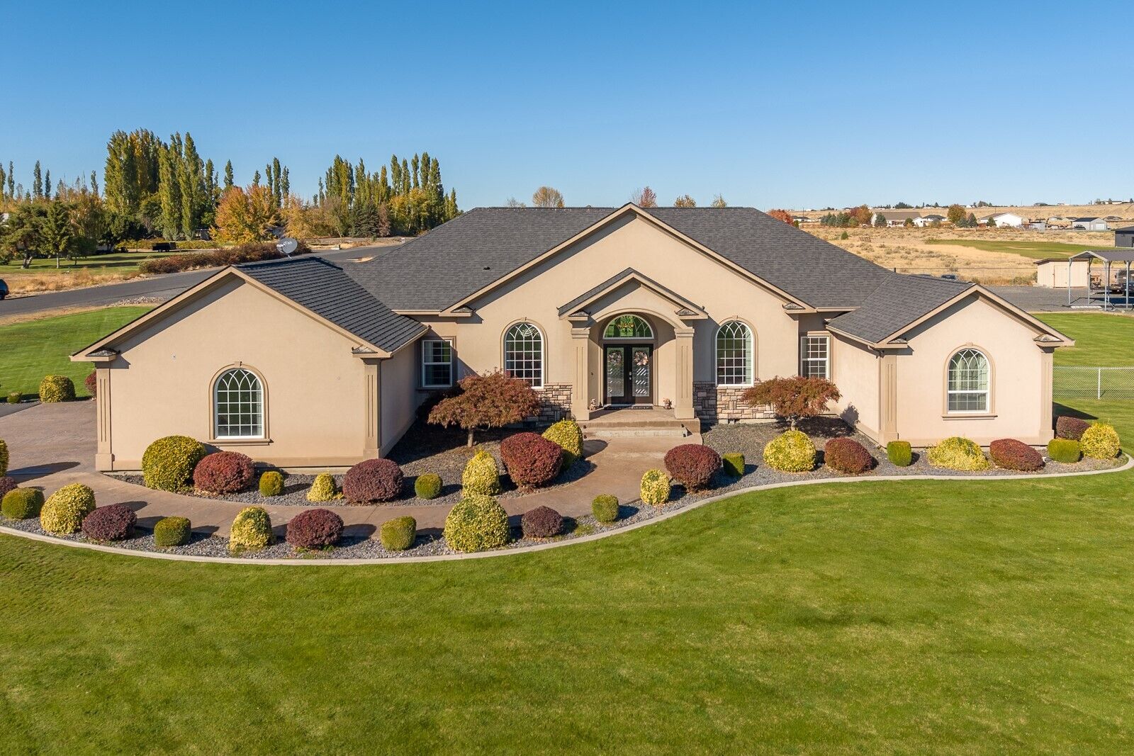 Property Photo: 6751 Road E NE WA 98837