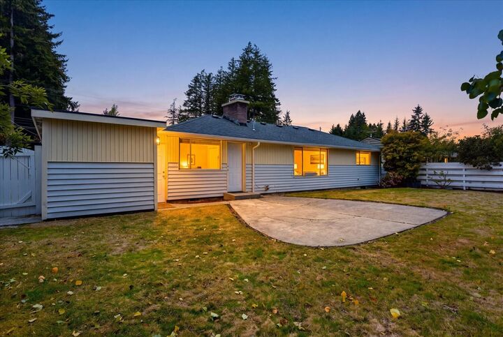 Property Photo:  23107  84th Avenue W  WA 98026 