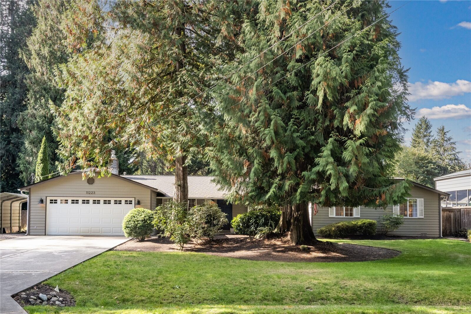 Property Photo:  11223  320th Avenue NE  WA 98014 