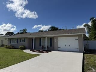 Property Photo:  583 SE Greenway Terrace  FL 34983 