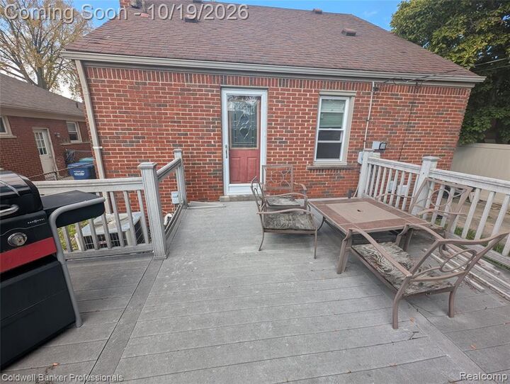 Property Photo:  979 Liberty Avenue  MI 48146 