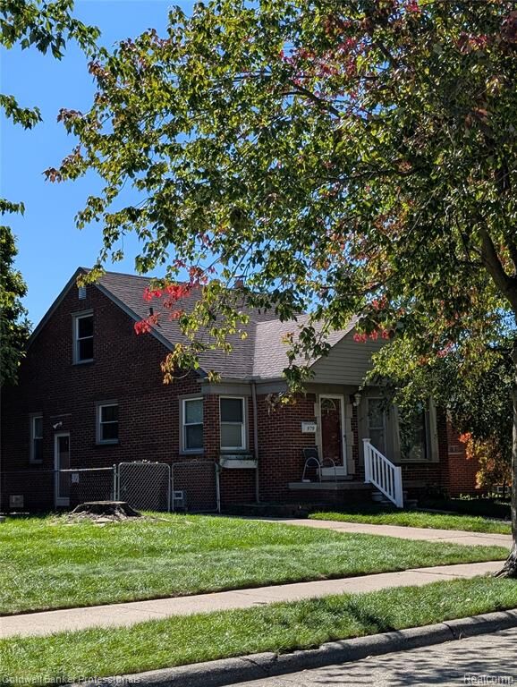 Property Photo:  979 Liberty Avenue  MI 48146 