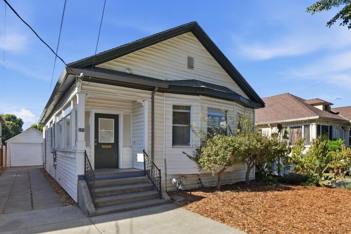 Property Photo:  221 North Delaware Street  CA 94401 