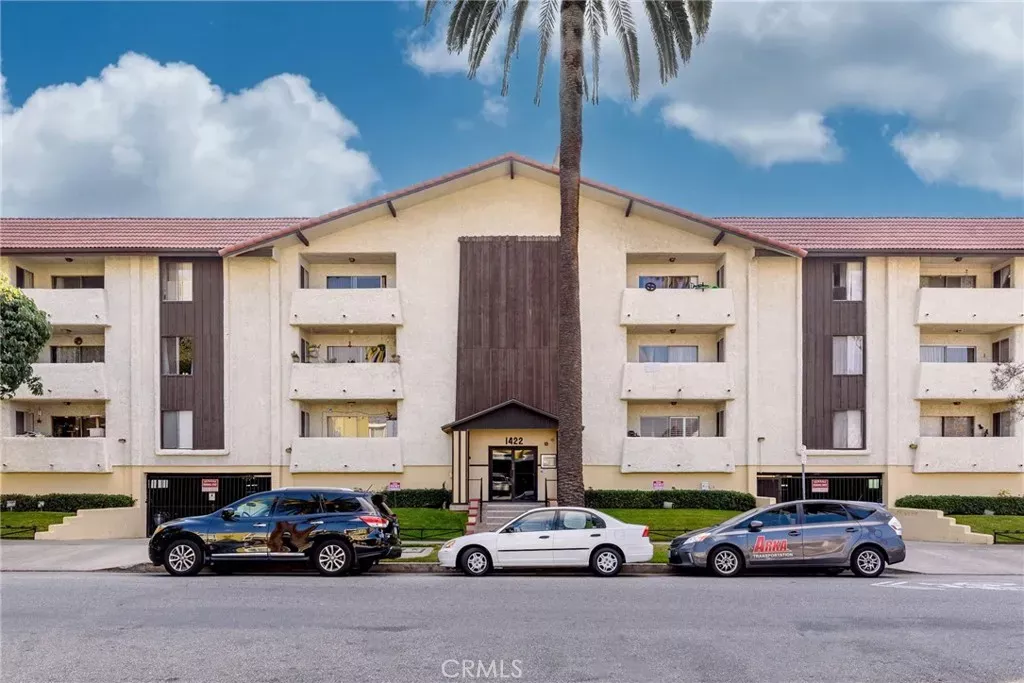 Property Photo:  1422 Rock Glen Avenue 203  CA 91205 