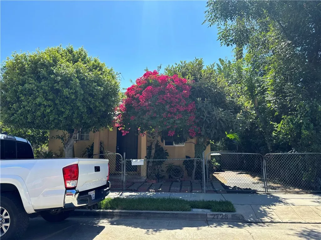 Property Photo:  2728 Queen  CA 90039 