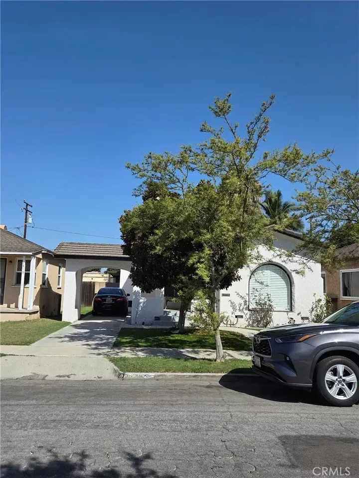 Property Photo:  1525 E Poinsettia  CA 90805 