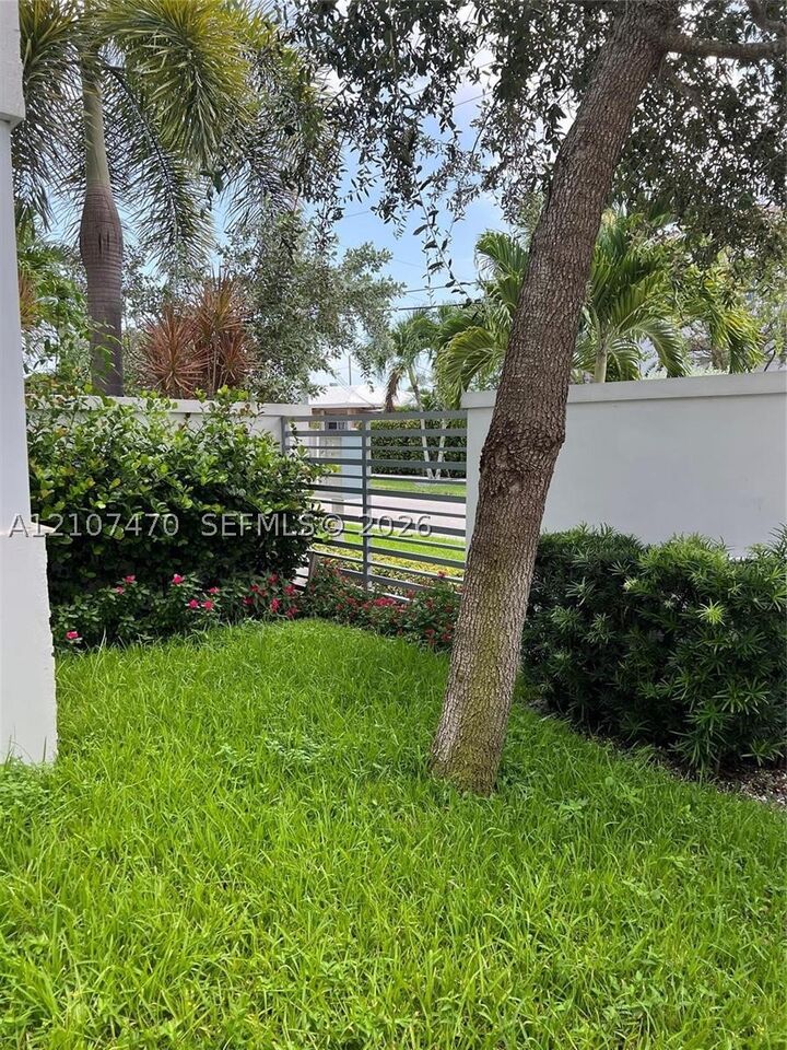 Property Photo: 1629 NE 9th St 1629 FL 33304