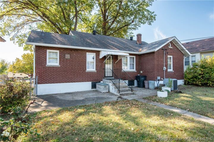 Property Photo:  410 Woodrow Avenue  IN 47150 