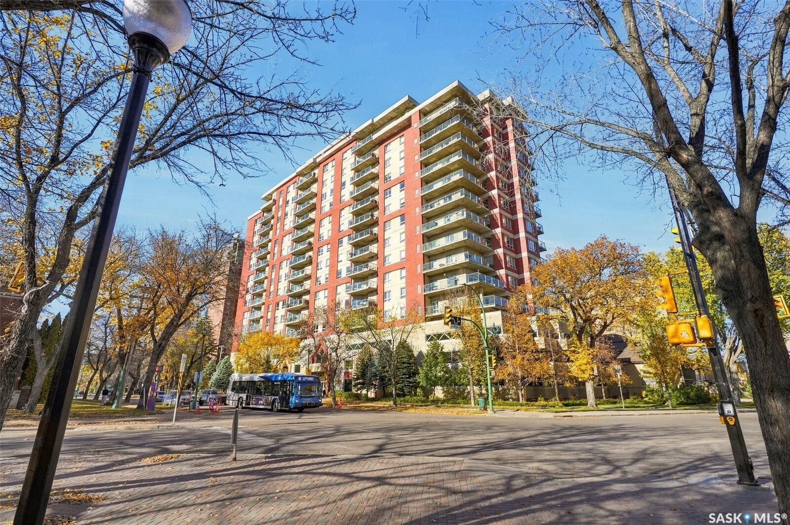 Property Photo:  902 Spadina Crescent E 607  SK S7K 0G8 