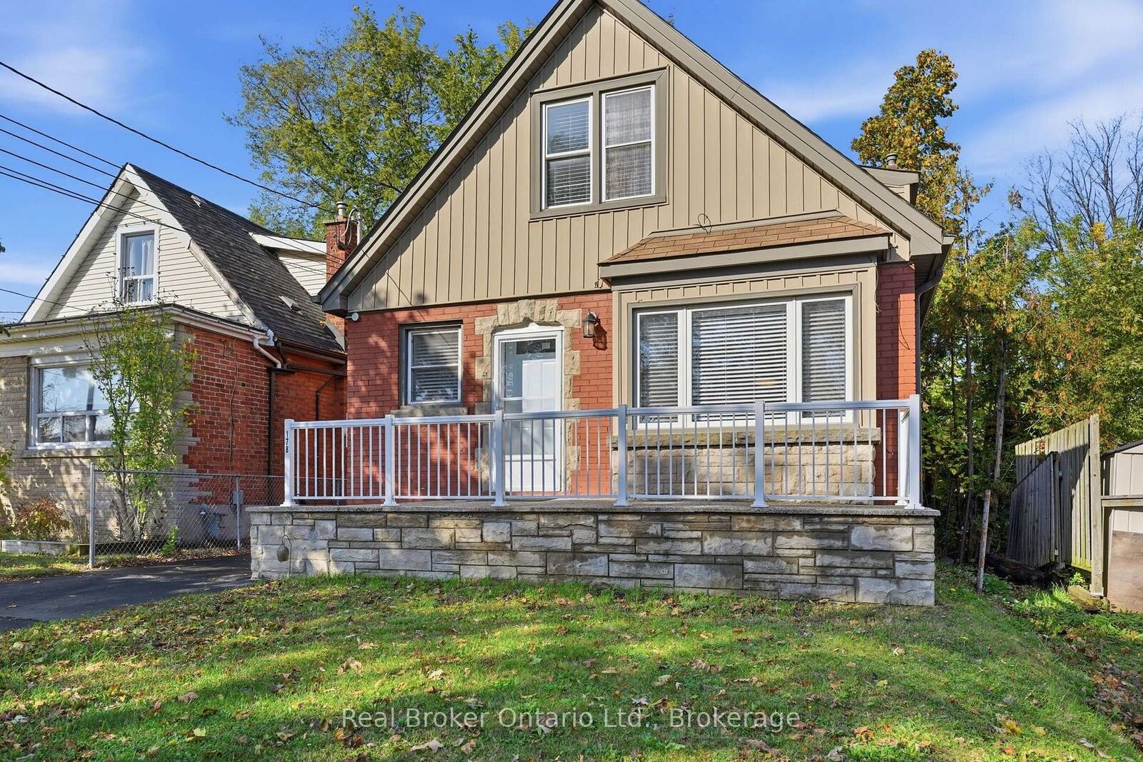 Property Photo:  178 East 15th Street  ON L9A 4G1 