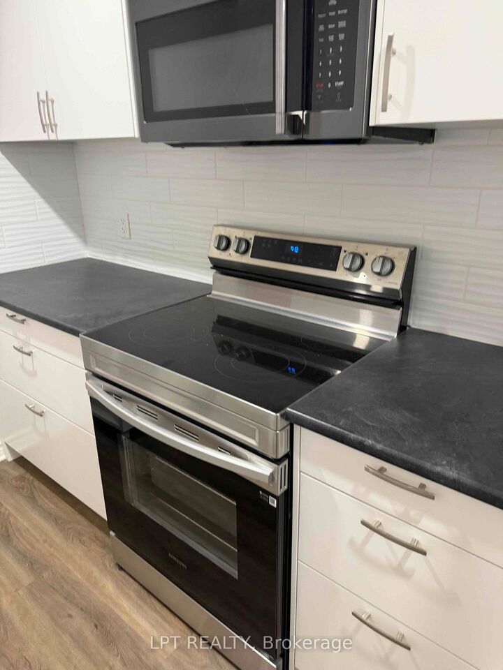 Property Photo:  14 Blue Forest Drive Lower Level  ON M3H 4W2 