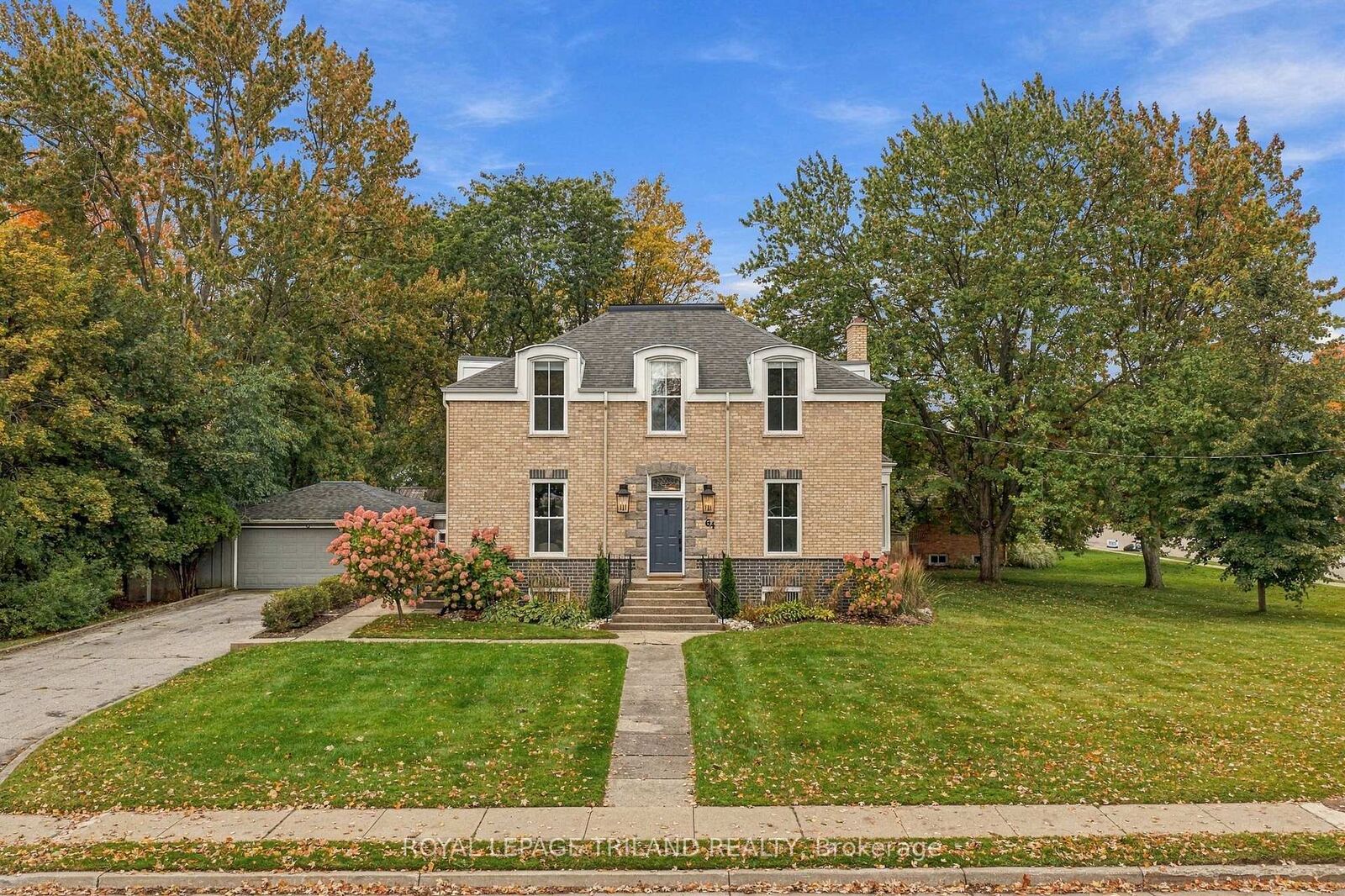Property Photo:  64 South Street W  ON N5H 1R1 