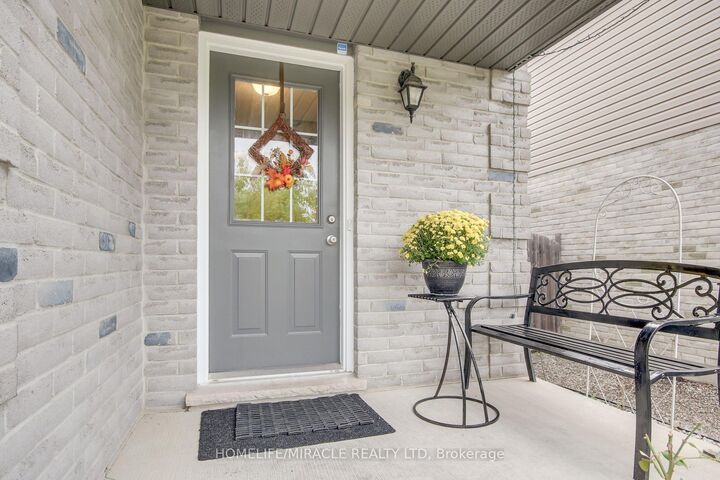 Property Photo:  1827 Bloom Crescent  ON N5X 4N2 