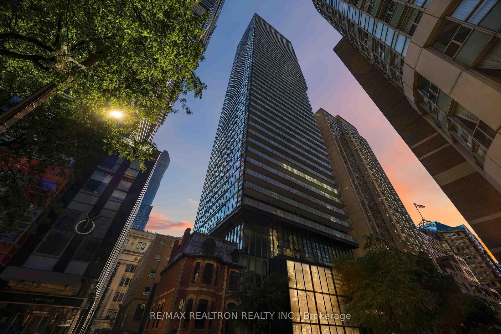 Property Photo:  15 Grenville Street 4102  ON M4Y 1A1 