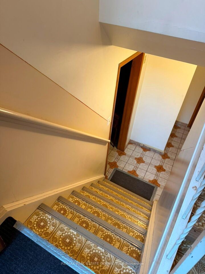 Property Photo:  82 Sharpecroft Boulevard Basement  ON M3J 1P4 
