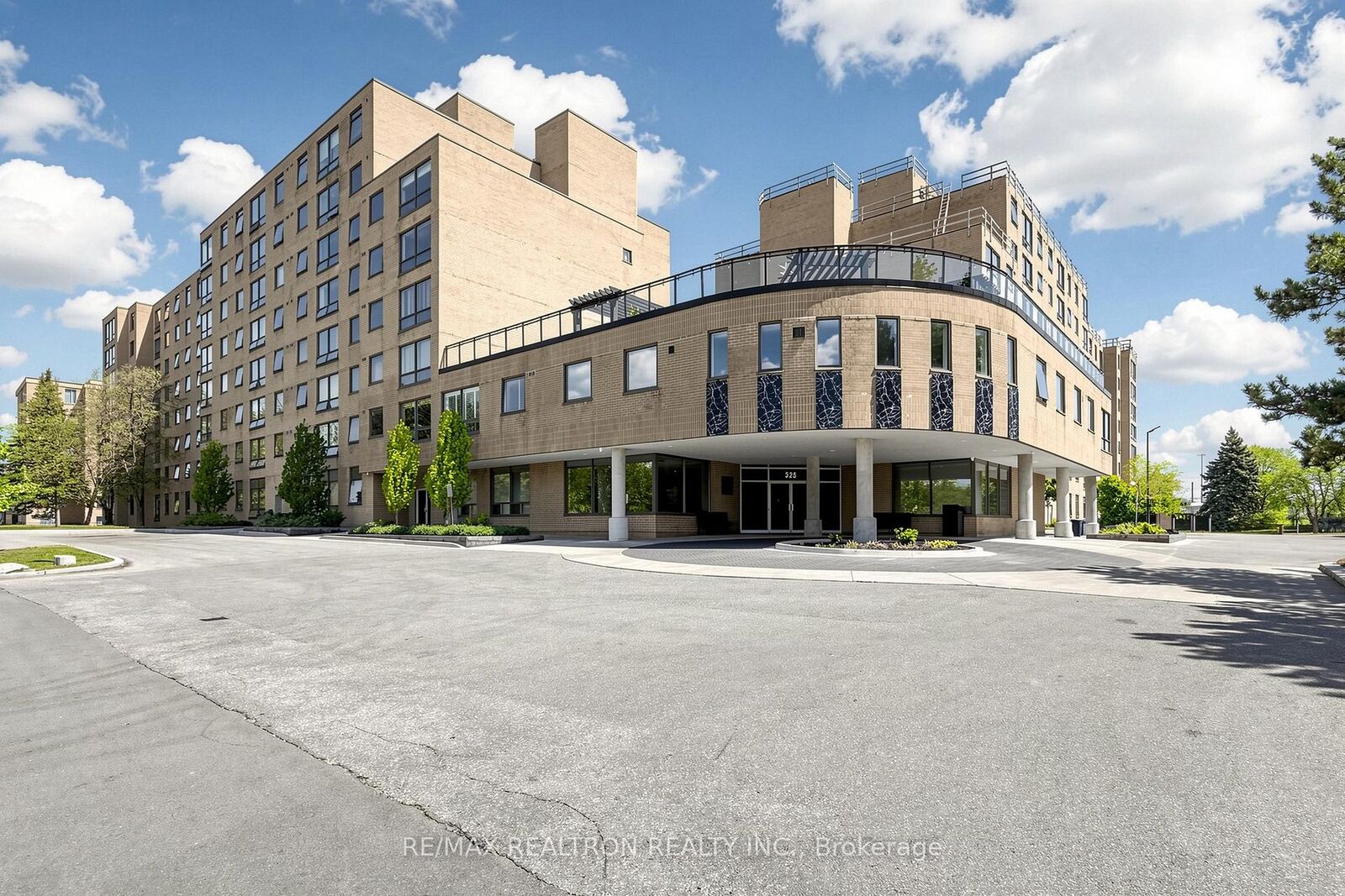 Property Photo:  326 Major Mackenzie Drive 307  ON L4C 8T4 