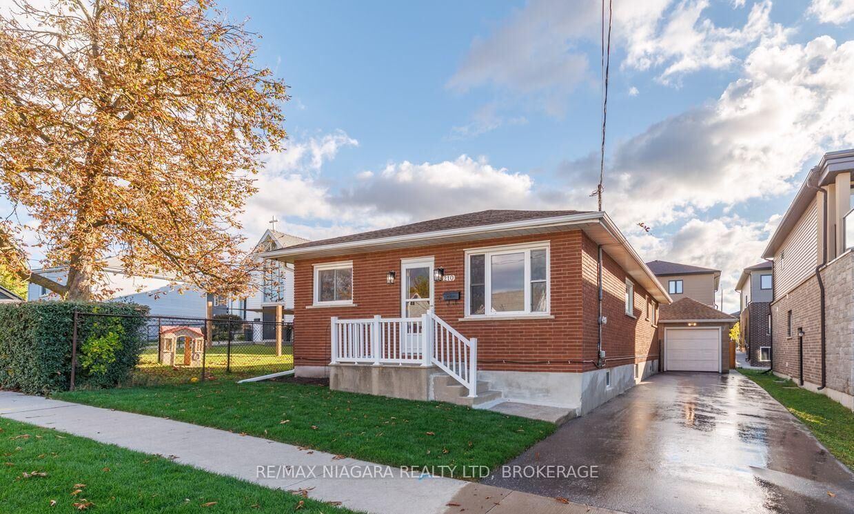 Property Photo:  210 Taylor Street  ON L2V 1C3 