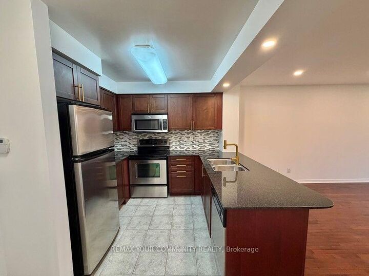 Property Photo:  350 Red Maple Road 402  ON L4C 0T5 
