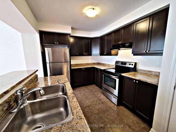 Property Photo:  247 Slingsby Landing  ON L9T 8N6 