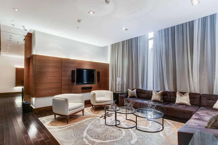 Property Photo:  28 Ted Rogers Way 4201  ON M4Y 2W7 