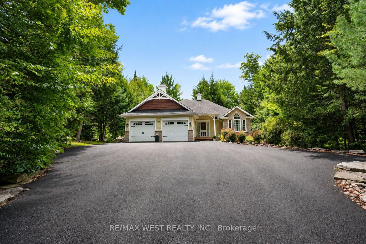 Property Photo:  20 Deerhurst Highlands Drive  ON P1H 1B1 