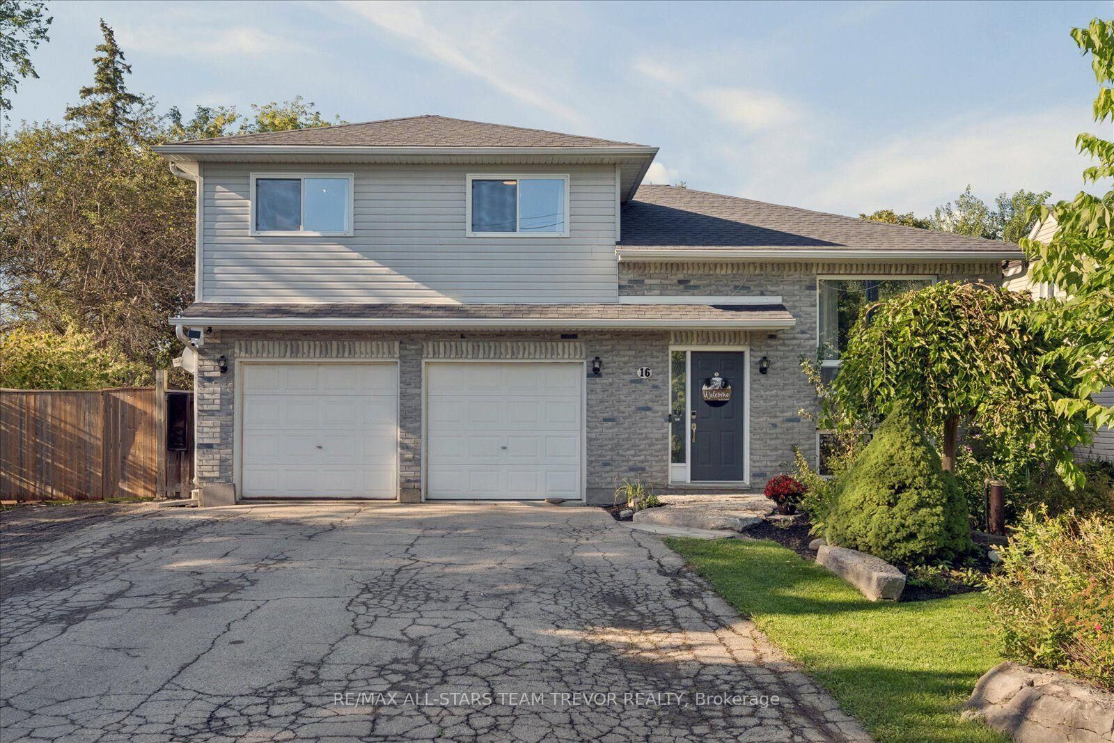 Property Photo:  16 Evelyn Avenue  ON L4P 3C8 