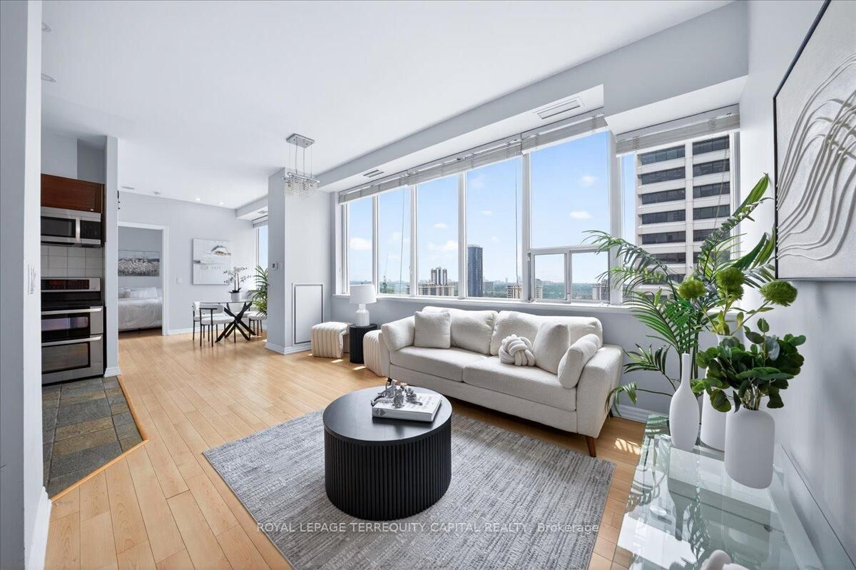 Property Photo:  797 Don Mills Road 1501  ON M3C 1V1 