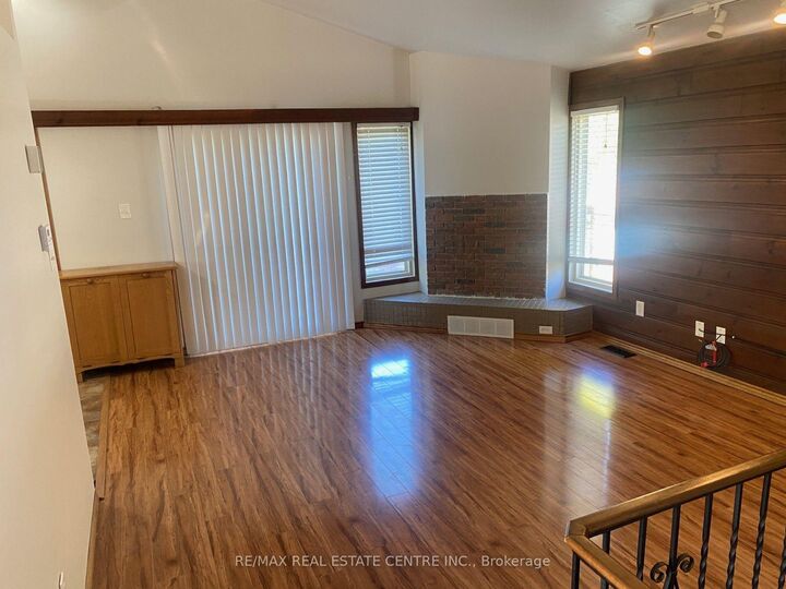 Property Photo:  58 Fifth Avenue  ON N2C 1P4 