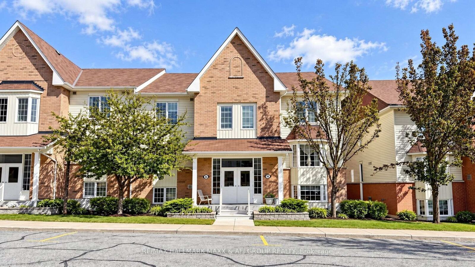 Property Photo:  92 Petra Way 2  ON L1R 0A3 
