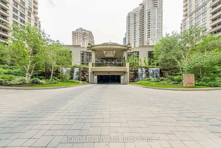 Property Photo:  3888 Duke Of York Boulevard 2521  ON L5B 4P5 
