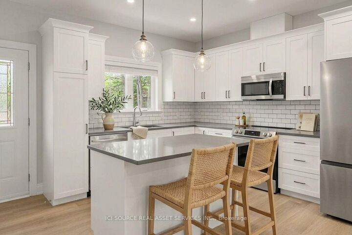 Property Photo:  264 Garden Of Eden Road  ON K7V 3Z8 