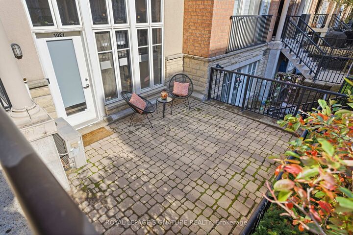 Property Photo:  54 East Liberty Street 1021  ON M6K 3P3 