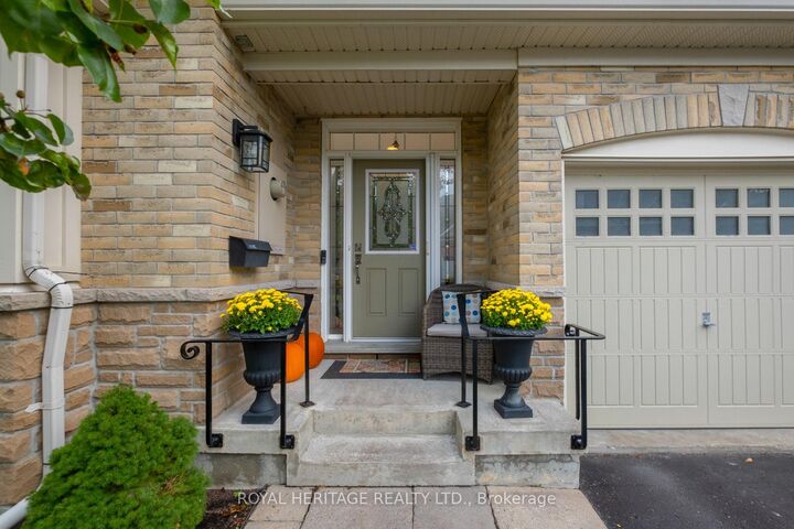 Property Photo:  4 Fenton Lane  ON L1A 0A3 