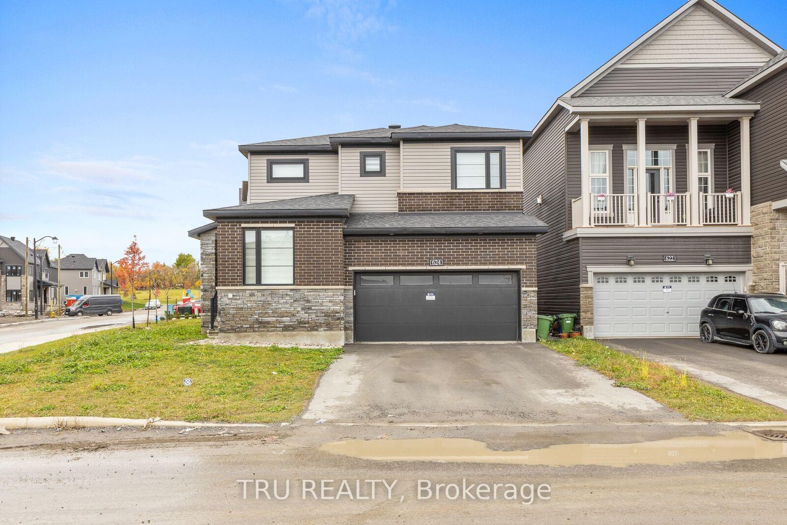 Property Photo:  624 Galarneau Way  ON K2W 0M1 