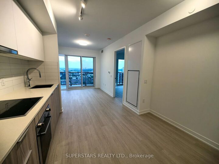 Property Photo: 15 Salomon Drive 2703 ON M3C 0T2