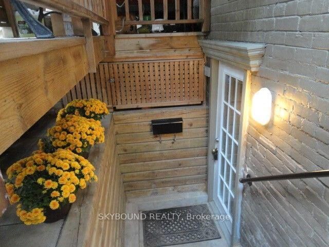 Property Photo:  190 Wineva Avenue Lower  ON M4E 2T4 