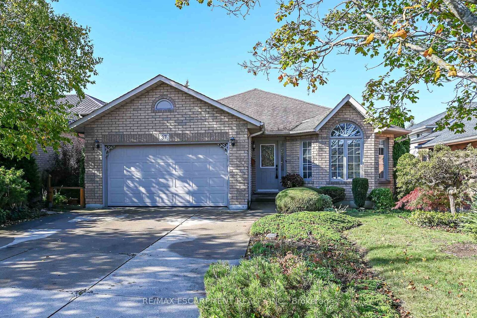 Property Photo:  37 Glenhollow Drive  ON L8J 3R8 