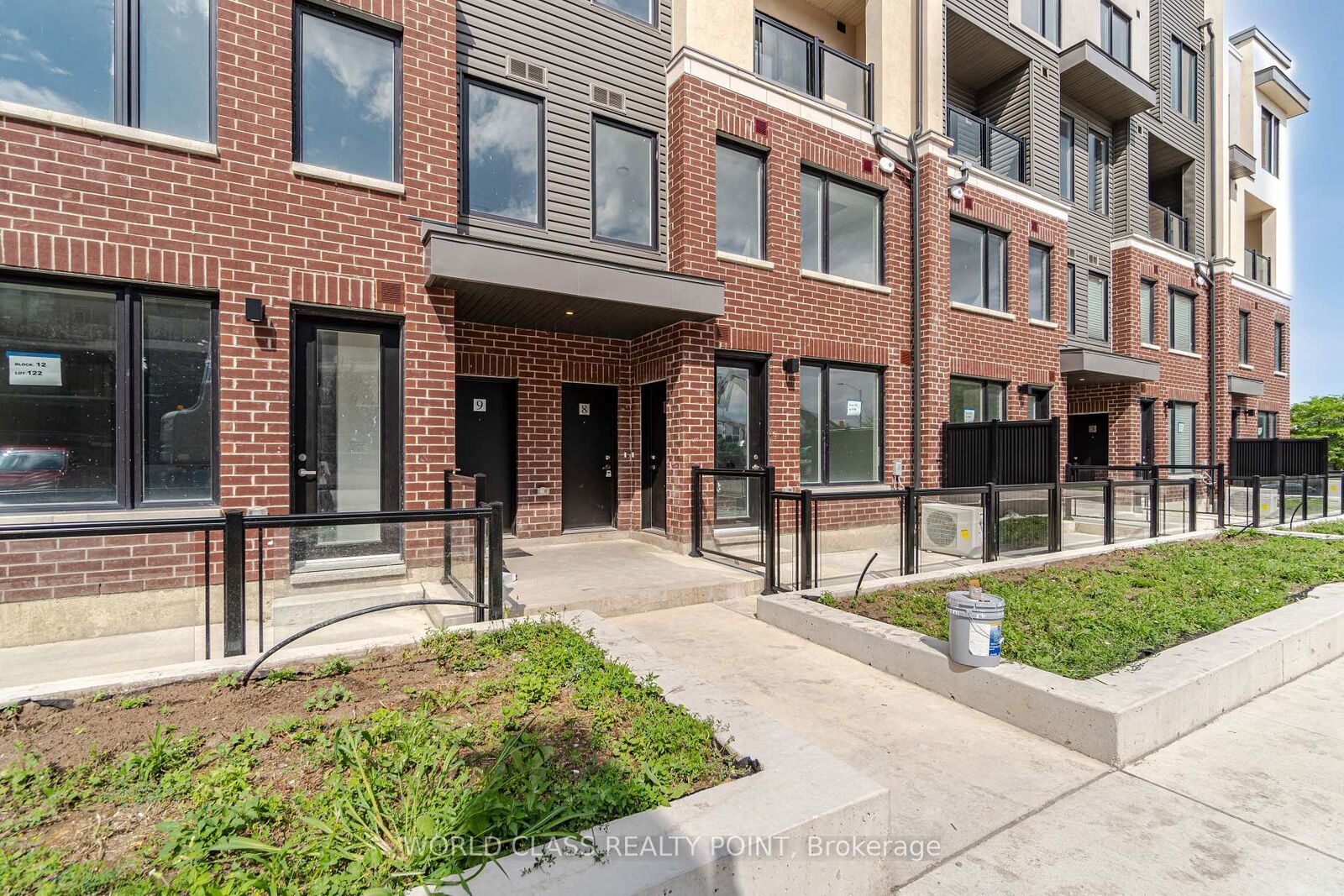 Property Photo:  3405 Ridgeway Drive 08  ON L5L 0B9 